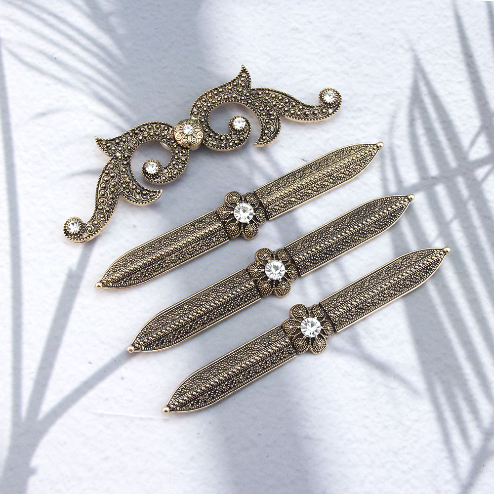 Vintage Caucasus Women Breastp - đánh giá và giá Body Jewelry By The Chain Gang