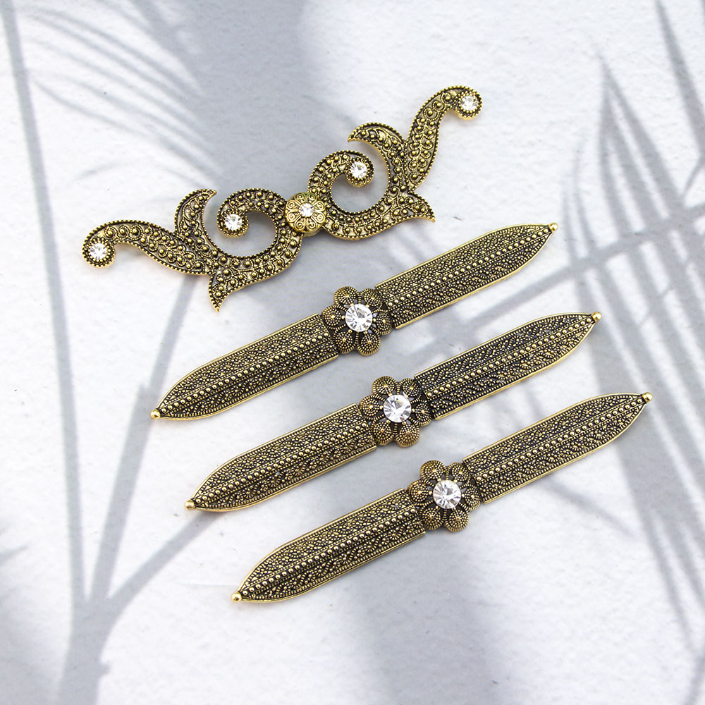Vintage Caucasus Women Breastp - đánh giá và giá Body Jewelry By The Chain Gang